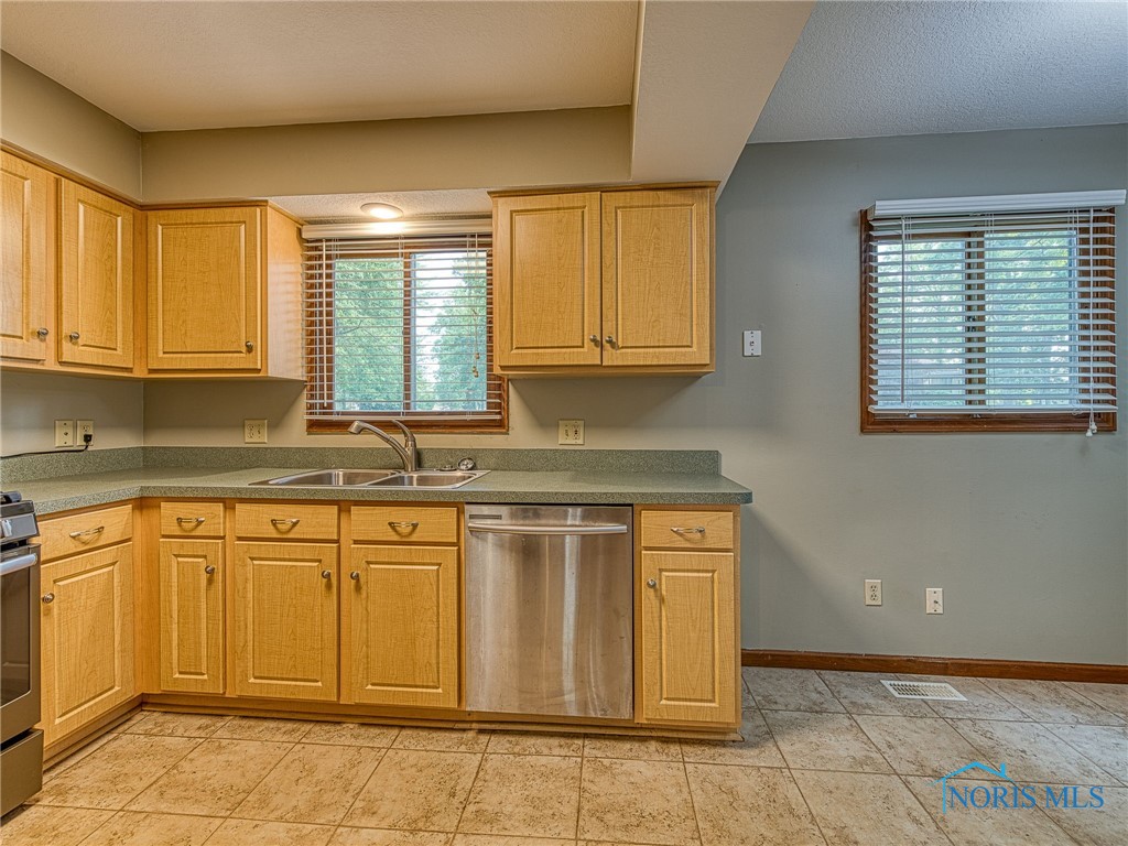 5433 Westcastle Drive #5433, Toledo, Ohio image 5