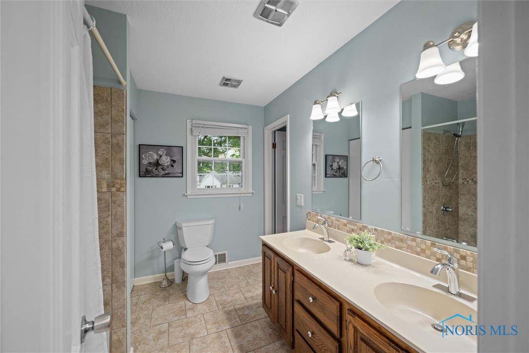 1956 Thornapple Drive, Toledo, Ohio image 32