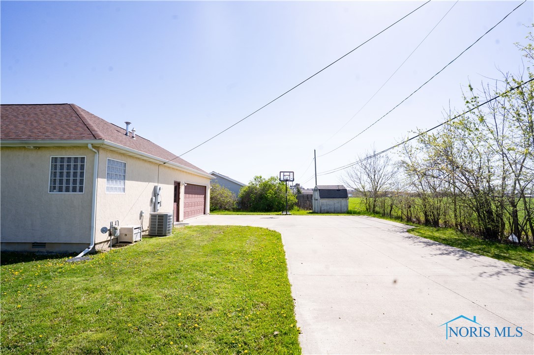 1908 Riverview Drive, Defiance, Ohio image 7