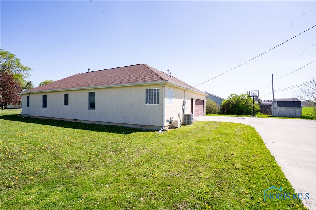 1908 Riverview Drive, Defiance, Ohio image 6