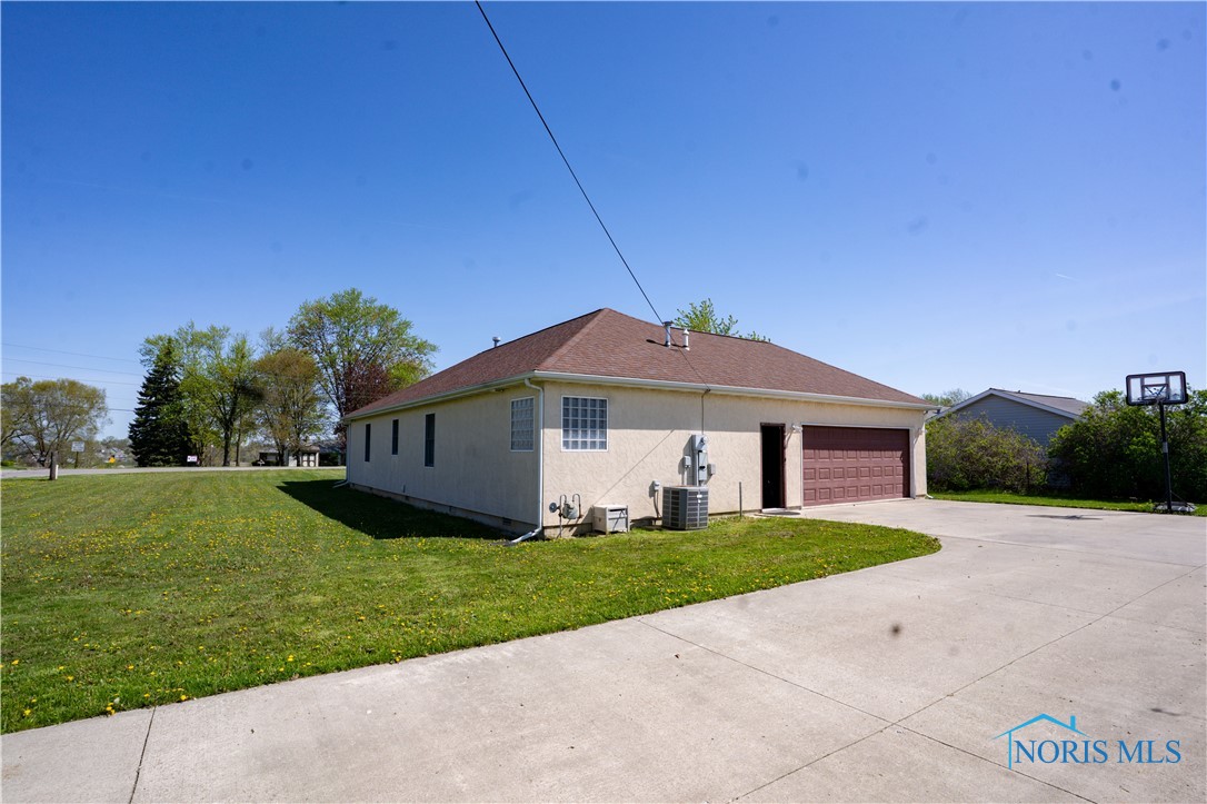 1908 Riverview Drive, Defiance, Ohio image 8