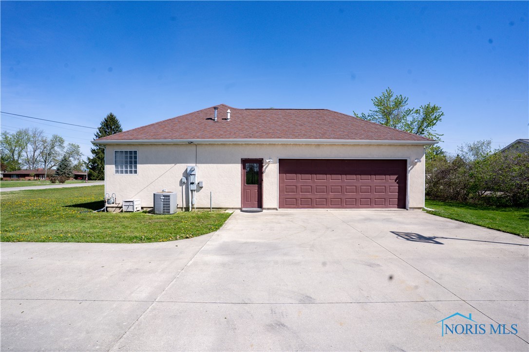 1908 Riverview Drive, Defiance, Ohio image 9