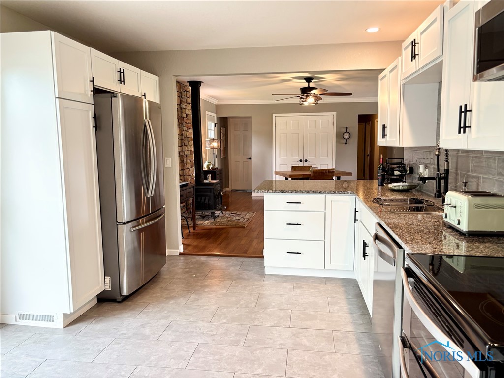 162 N Wynn Road, Oregon, Ohio image 24