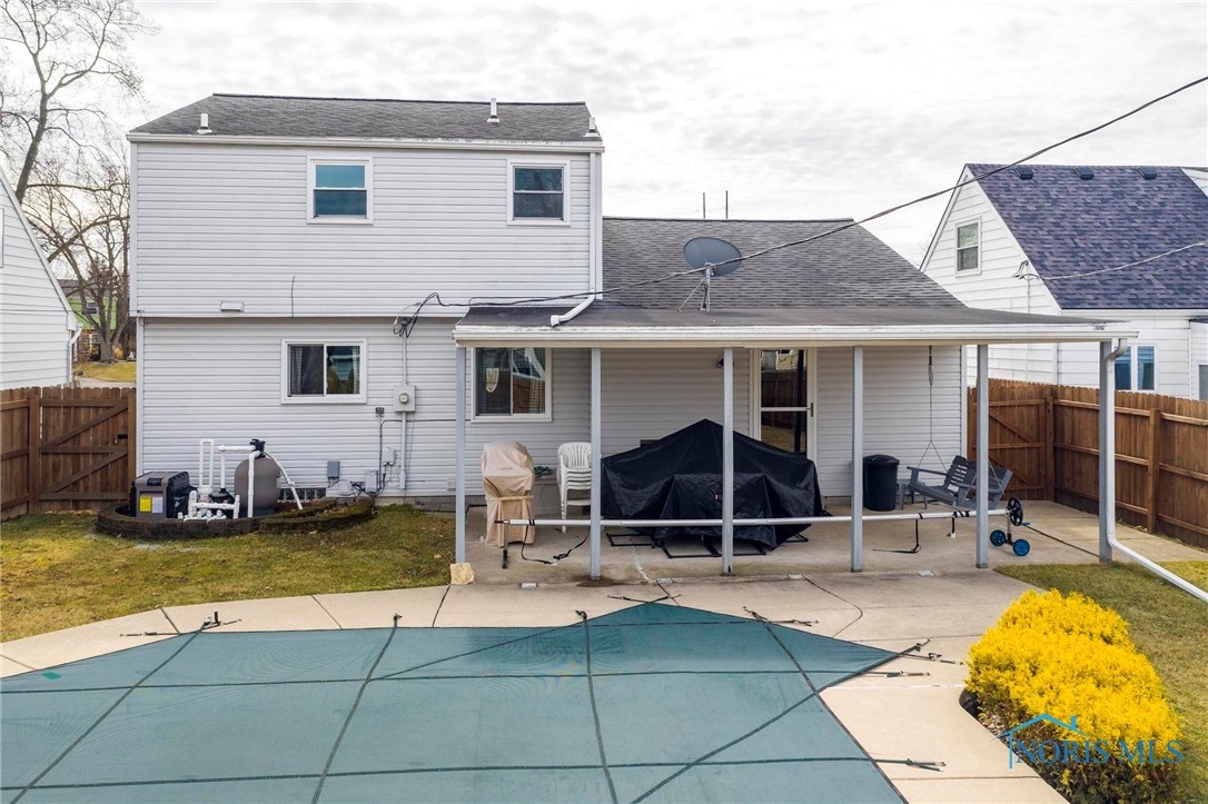908 Carol Circle, Rossford, Ohio image 3