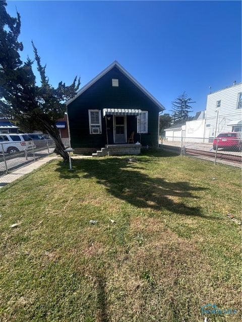 Tiny photo for 2751 Lagrange Street, Toledo, OH 43608 (MLS # 6136767)