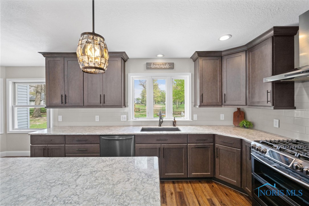 1135 Pimlico Park, Holland, Ohio image 16