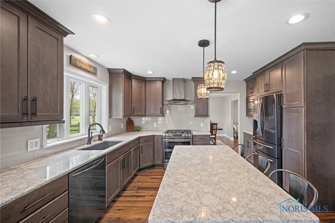 1135 Pimlico Park, Holland, Ohio image 17