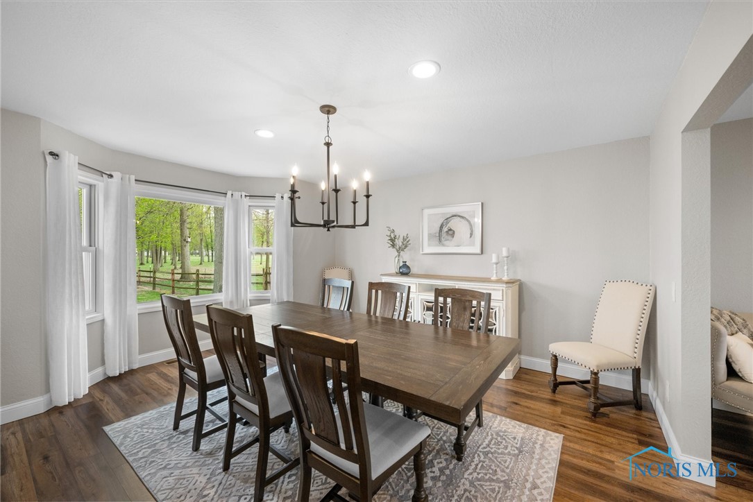 1135 Pimlico Park, Holland, Ohio image 12