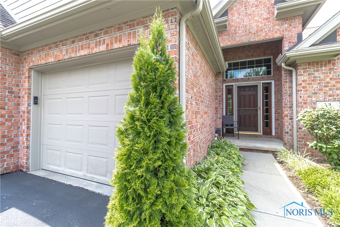 33 Winding Creek Place