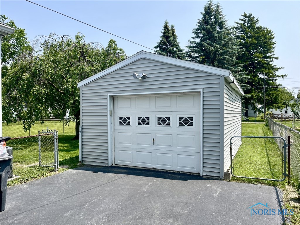 516 W 7th Street, Perrysburg, Ohio image 2