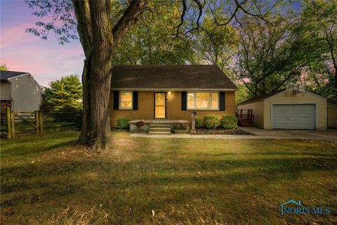 Photo of 930 Scott Street, Maumee, OH 43537 (MLS # 6136646)