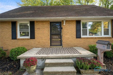 Tiny photo for 930 Scott Street, Maumee, OH 43537 (MLS # 6136646)