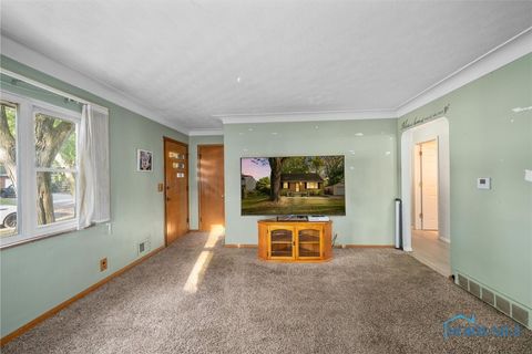 Tiny photo for 930 Scott Street, Maumee, OH 43537 (MLS # 6136646)