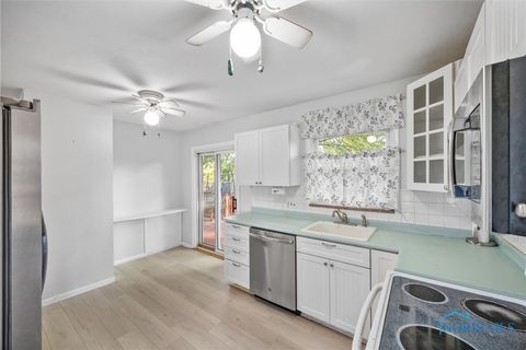 Tiny photo for 930 Scott Street, Maumee, OH 43537 (MLS # 6136646)