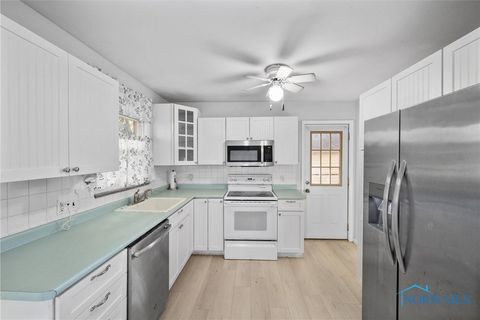 Tiny photo for 930 Scott Street, Maumee, OH 43537 (MLS # 6136646)