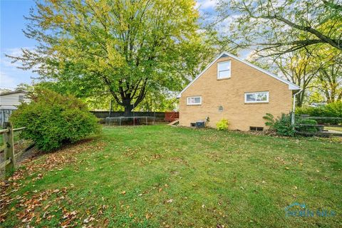 Tiny photo for 930 Scott Street, Maumee, OH 43537 (MLS # 6136646)