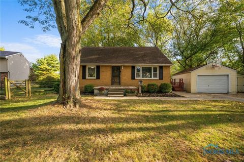 Tiny photo for 930 Scott Street, Maumee, OH 43537 (MLS # 6136646)