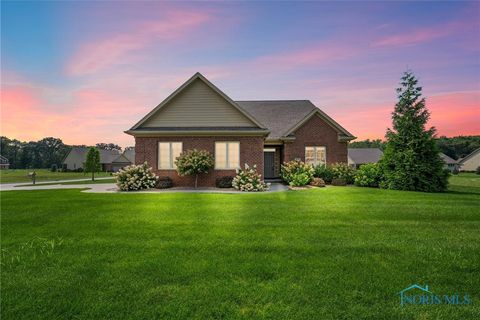 Photo of 902 Pine Valley Drive, Bowling Green, OH 43402 (MLS # 6136960)