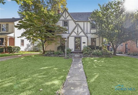 Photo of 2924 Goddard Road, Toledo, OH 43606 (MLS # 6136684)