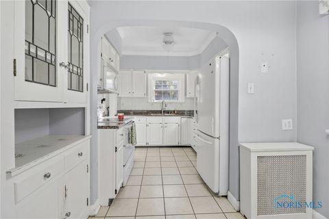 Tiny photo for 2924 Goddard Road, Toledo, OH 43606 (MLS # 6136684)