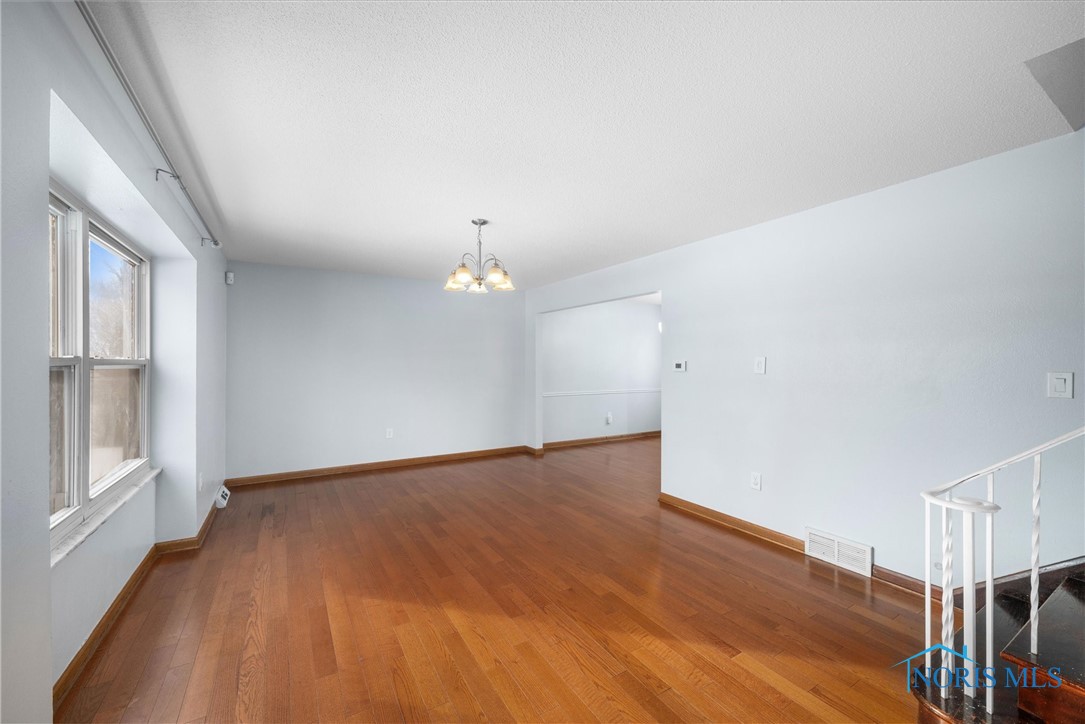 3653 Fairwood Drive, Sylvania, Ohio image 8