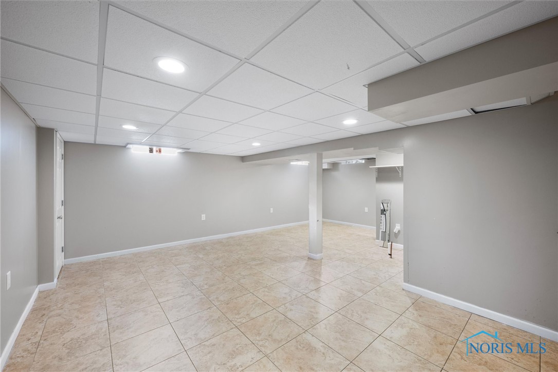 3653 Fairwood Drive, Sylvania, Ohio image 30
