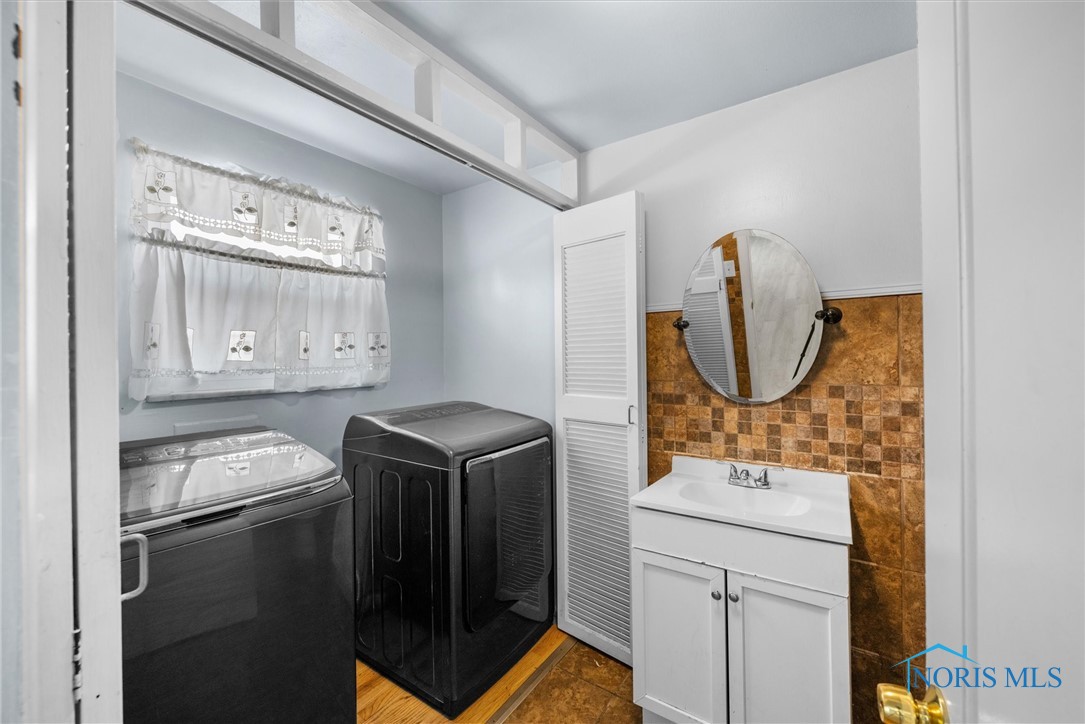 3653 Fairwood Drive, Sylvania, Ohio image 18