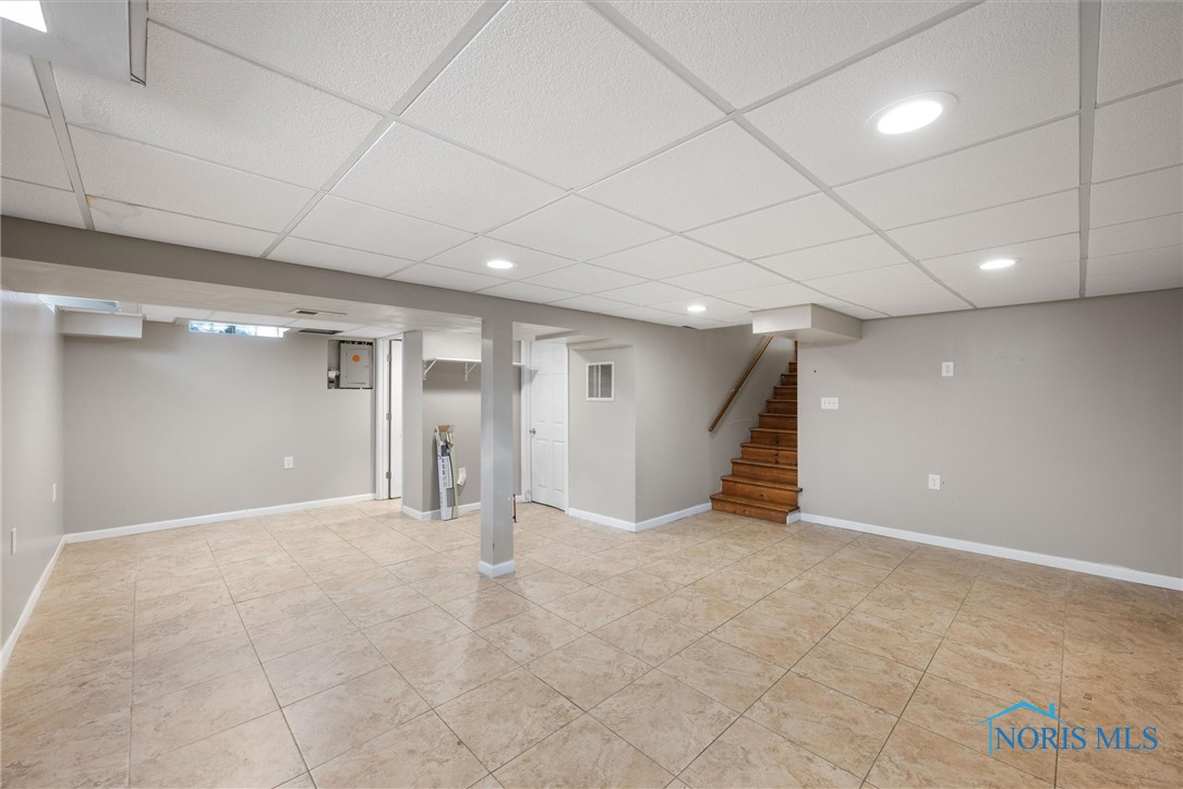 3653 Fairwood Drive, Sylvania, Ohio image 31
