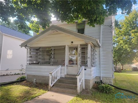 Photo of 227 Wabash Street, Wauseon, OH 43567 (MLS # 6135230)