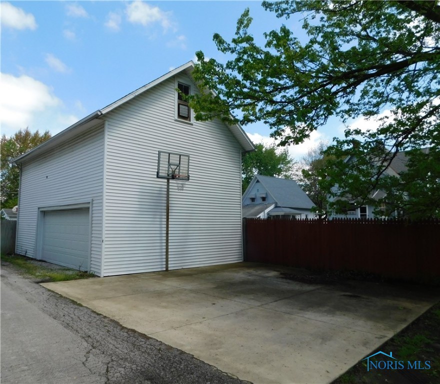 203 N Union Street, Fostoria, Ohio image 16