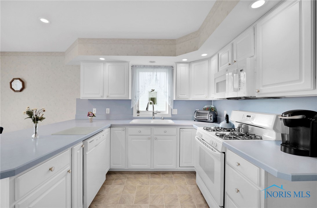 26348 W Wexford Drive, Perrysburg, Ohio image 13