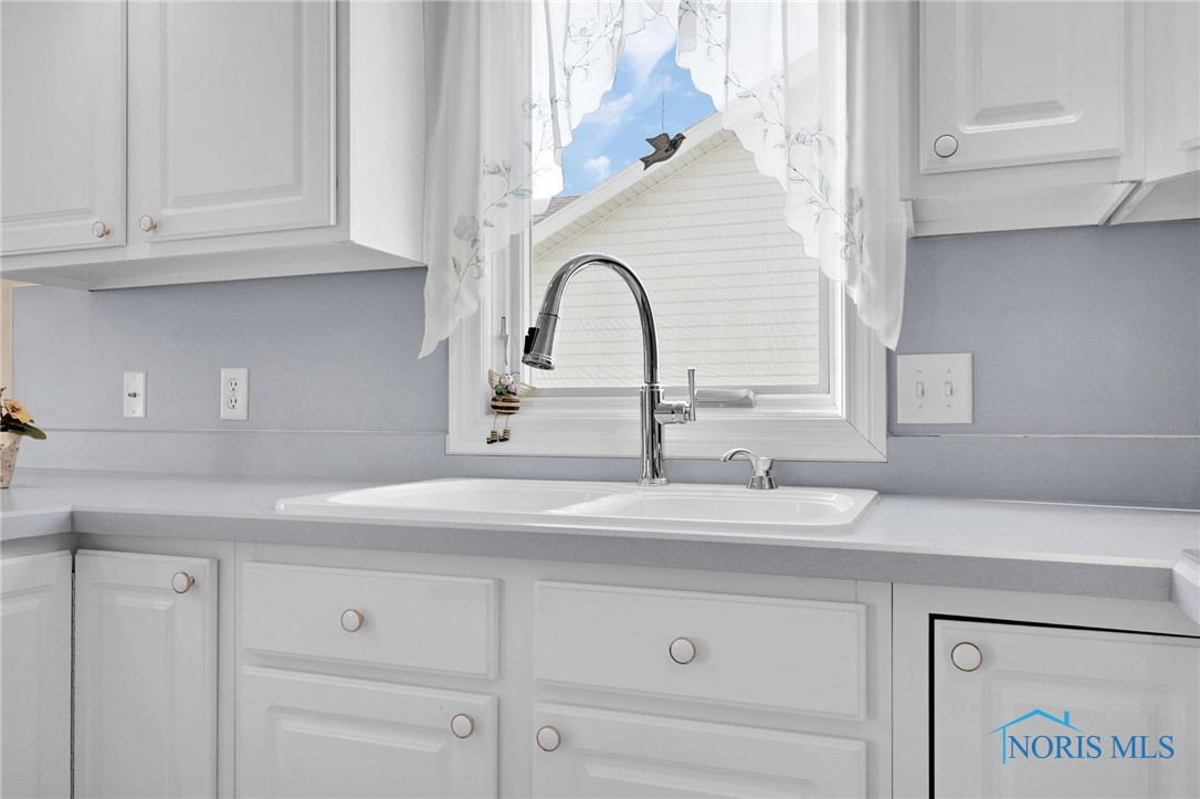 26348 W Wexford Drive, Perrysburg, Ohio image 11
