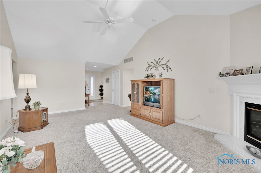 26348 W Wexford Drive, Perrysburg, Ohio image 9