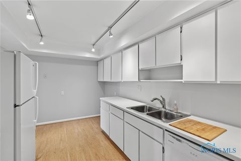 Tiny photo for 4243 W Bancroft Street #104E, Ottawa Hills, OH 43615 (MLS # 6136788)