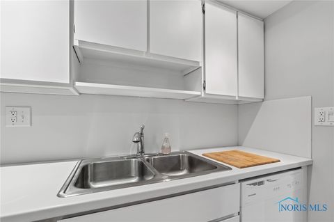 Tiny photo for 4243 W Bancroft Street #104E, Ottawa Hills, OH 43615 (MLS # 6136788)