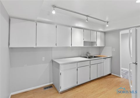 Tiny photo for 4243 W Bancroft Street #104E, Ottawa Hills, OH 43615 (MLS # 6136788)