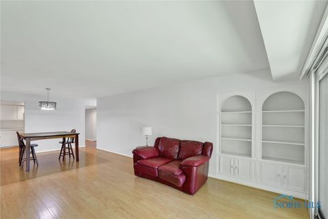 Tiny photo for 4243 W Bancroft Street #104E, Ottawa Hills, OH 43615 (MLS # 6136788)