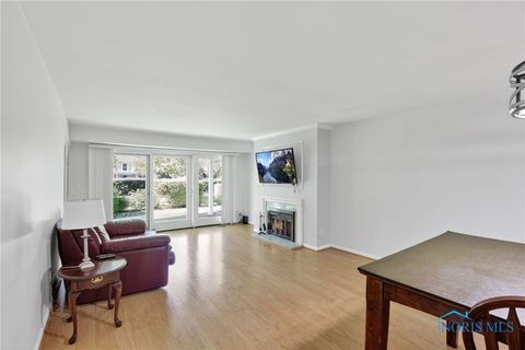 Tiny photo for 4243 W Bancroft Street #104E, Ottawa Hills, OH 43615 (MLS # 6136788)