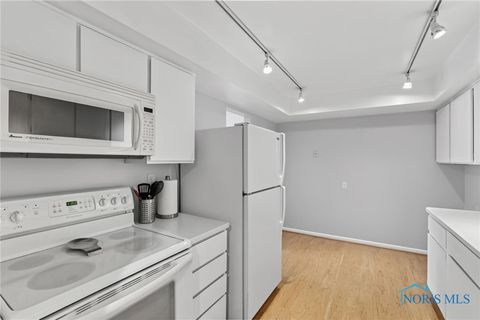 Tiny photo for 4243 W Bancroft Street #104E, Ottawa Hills, OH 43615 (MLS # 6136788)