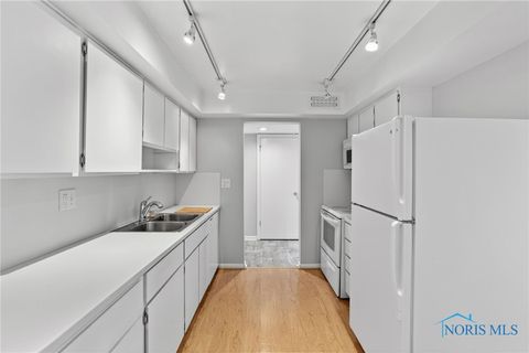 Tiny photo for 4243 W Bancroft Street #104E, Ottawa Hills, OH 43615 (MLS # 6136788)