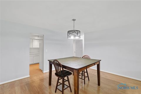 Tiny photo for 4243 W Bancroft Street #104E, Ottawa Hills, OH 43615 (MLS # 6136788)