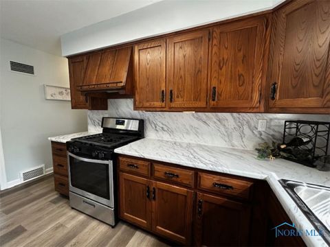 Tiny photo for 817 Oakwood Avenue, Bryan, OH 43506 (MLS # 6136217)