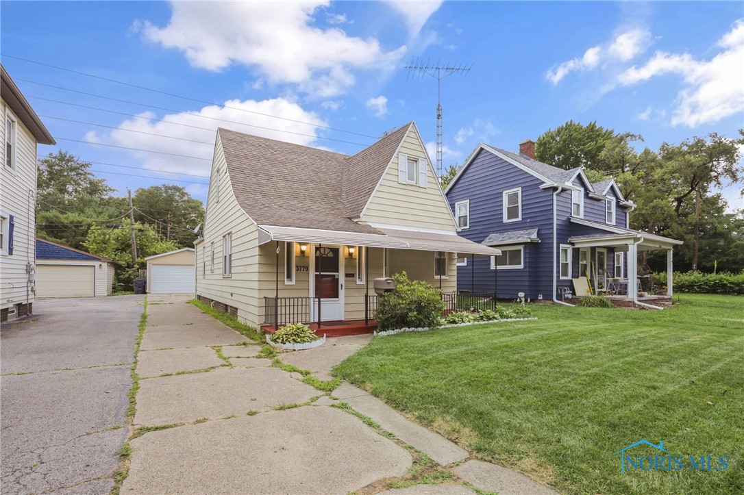 View Toledo, OH 43613 property