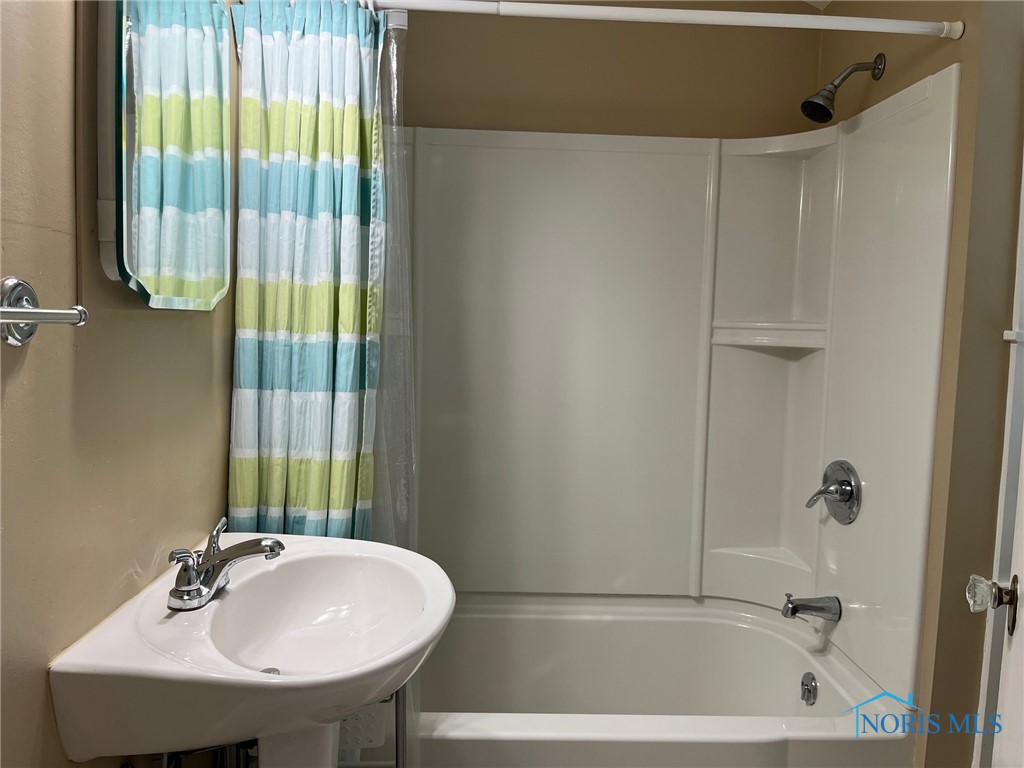 3136 Drummond Road, Toledo, Ohio image 22