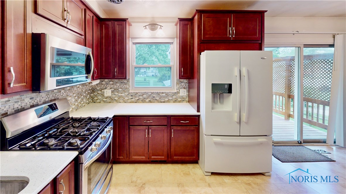 2535 Eden East Drive, Northwood, Ohio image 9