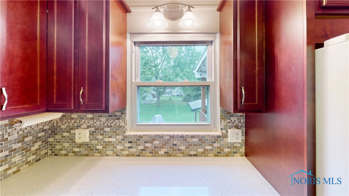 2535 Eden East Drive, Northwood, Ohio image 10