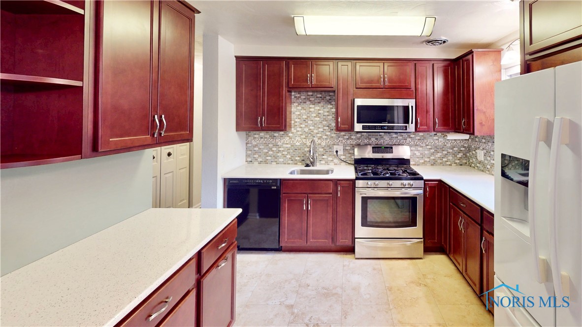 2535 Eden East Drive, Northwood, Ohio image 8