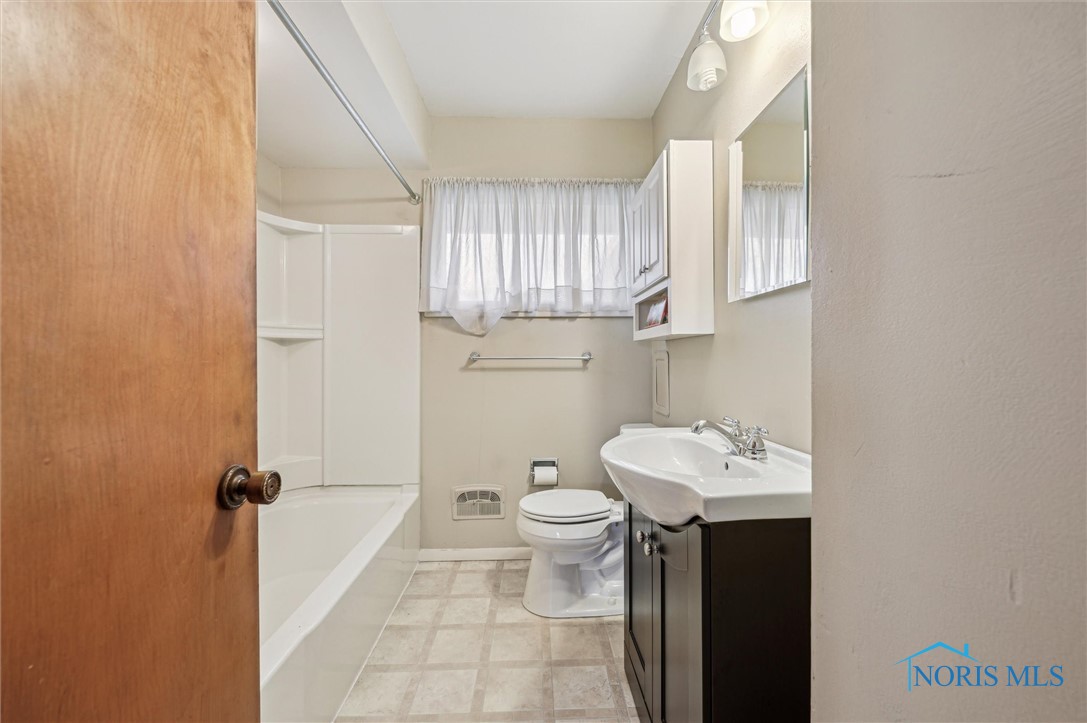 4656 Stengel Avenue, Toledo, Ohio image 20