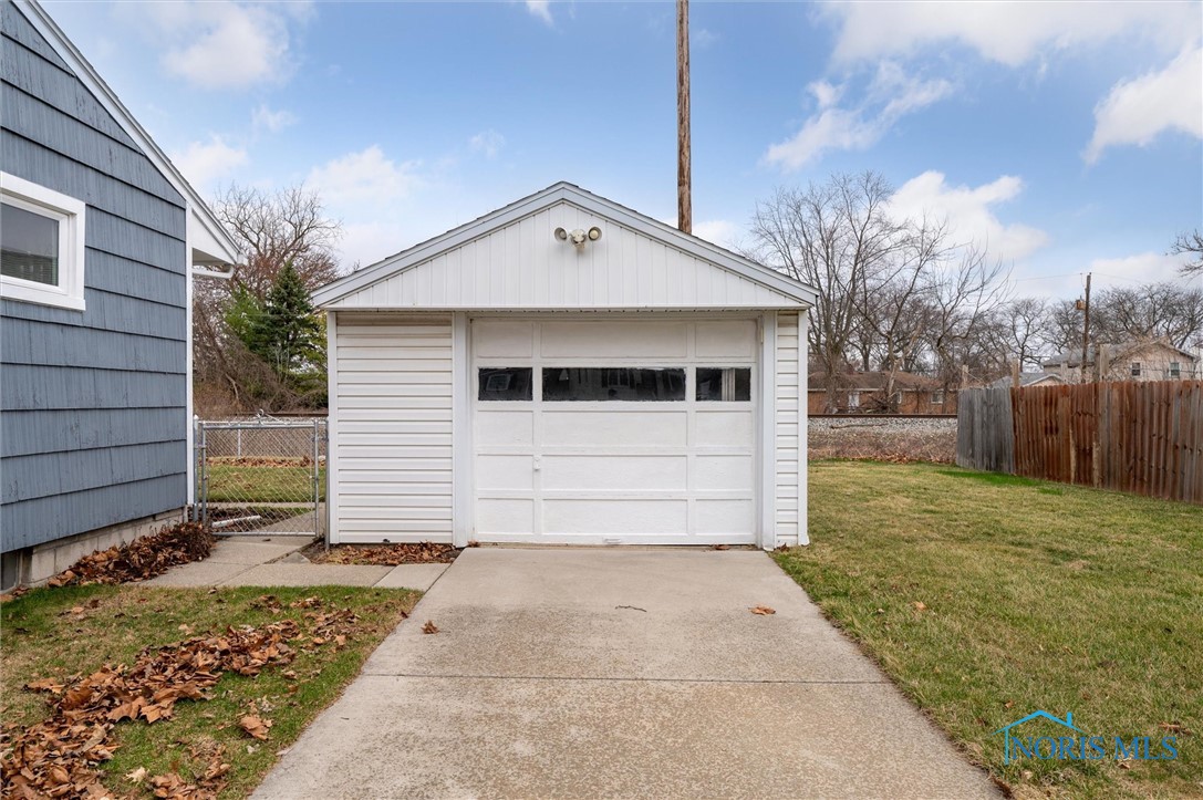 4656 Stengel Avenue, Toledo, Ohio image 34