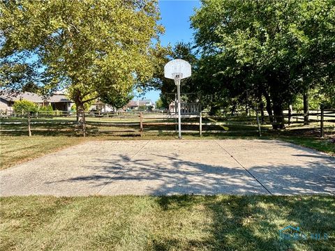 Tiny photo for 3454 Lynnbrooke Lane, Oregon, OH 43616 (MLS # 6135972)